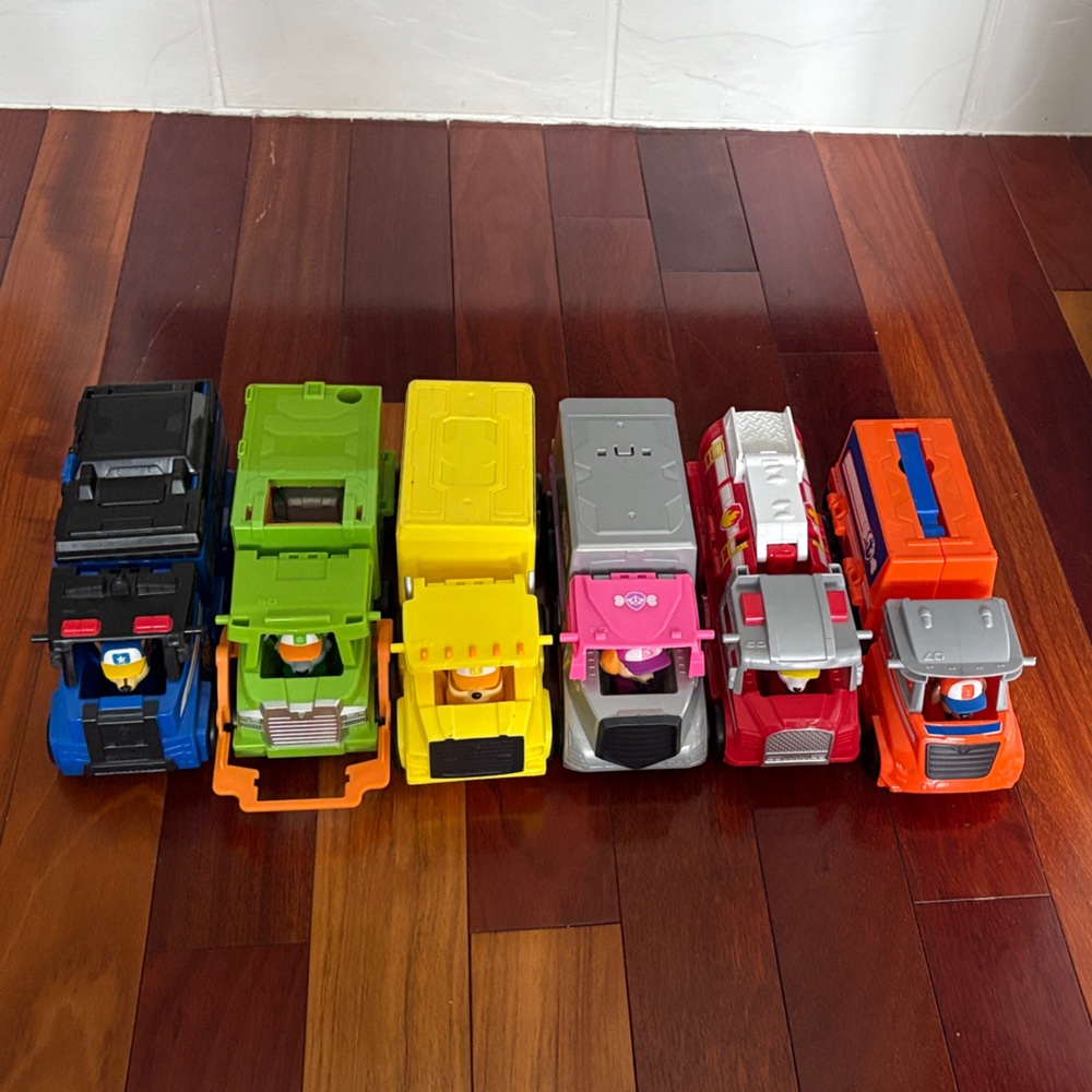 PAW PATROL 6 Transforming Trucks Toy Vehicle Set also includes 6 pups